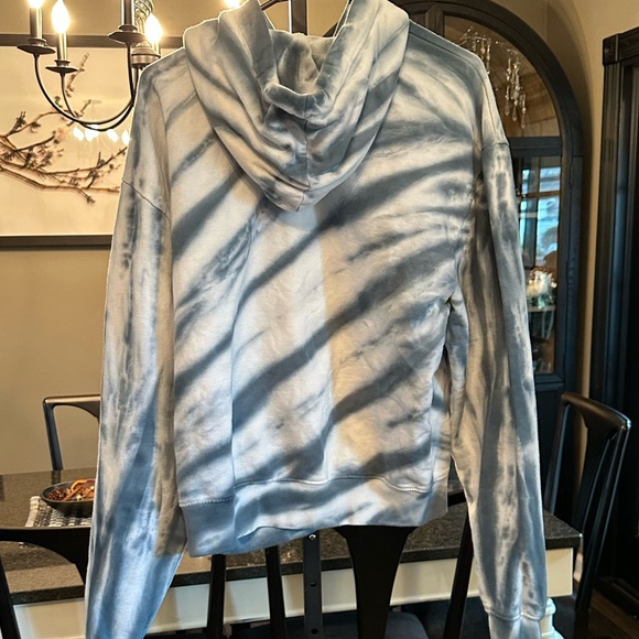NWT Good American Blue White Tie Dye sweatshirt Hoodie Size 3 Large - Picture 5 of 7